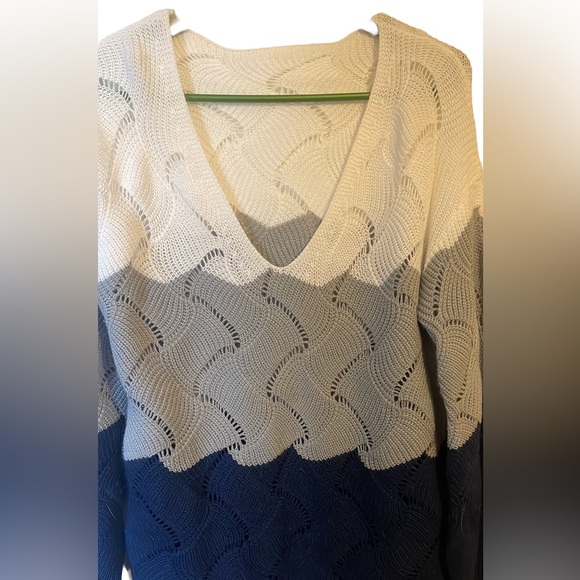 Cute sweater with button cuffed sleeves, v-neck size L - Picture 6 of 6